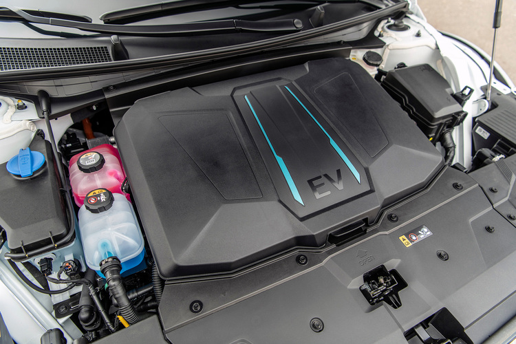 Xe điện Hyundai IONIQ 5 chính thức sản xuất tại Việt Nam, giá từ 1,3 tỷ đồng Xe điện Hyundai IONIQ 5 chính thức sản xuất tại Việt Nam, giá từ 1,3 tỷ đồng