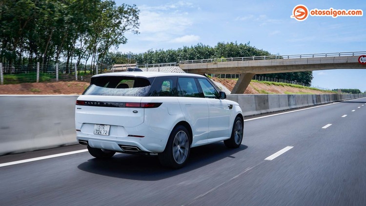 Đánh giá xe Range Rover Sport 2023: SUV sang toàn năng cho người thích sự phá cách
