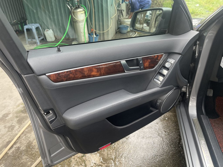 Cần bán xe Toyota Camry 2013, bản 2.5G màu đen. Cần bán xe Toyota Camry 2013, bản 2.5G màu đen.