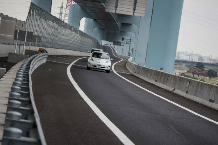 Nissan vượt qua cuộc kiểm tra công nghệ không người lái trên đường cao tốc Nhật Bản