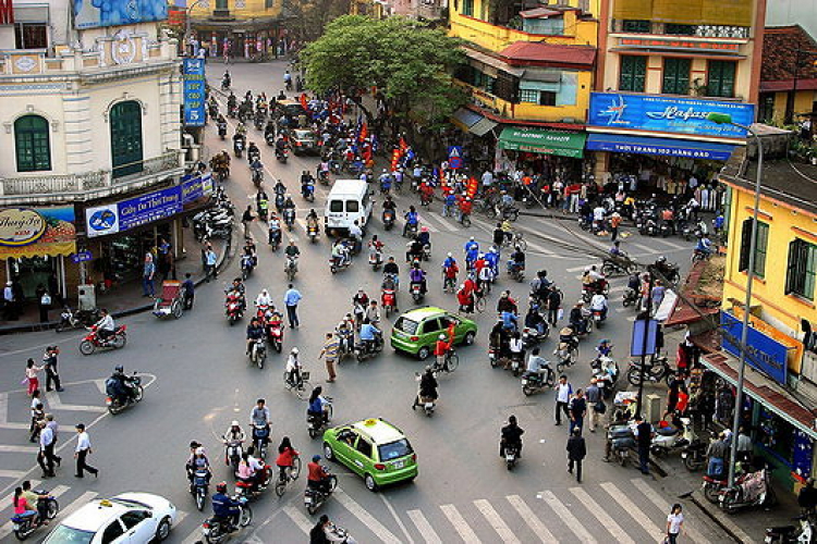 Những lời khuyên khi lái xe qua giao lộ