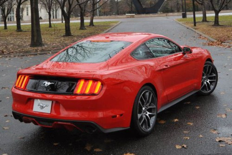 Chiêm ngưỡng Ford Mustang 2015 thực tế ngoài đời