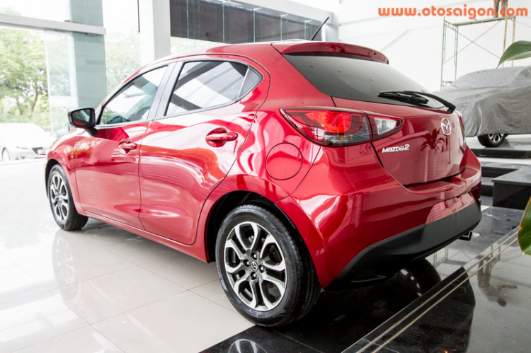 Mazda2 Hatchback có đủ sức "đấu" với Toyota Yaris ?