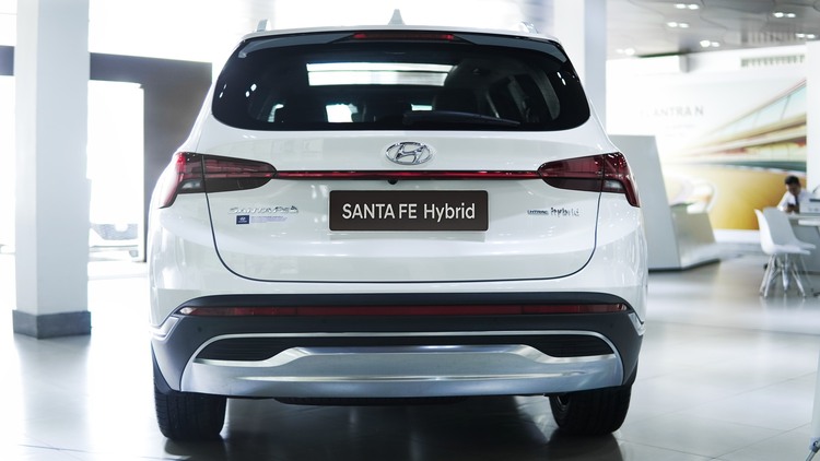 Hyundai Santa Fe Hybrid 2023 tại Sài Gòn (4) - Ngoại thất.jpg