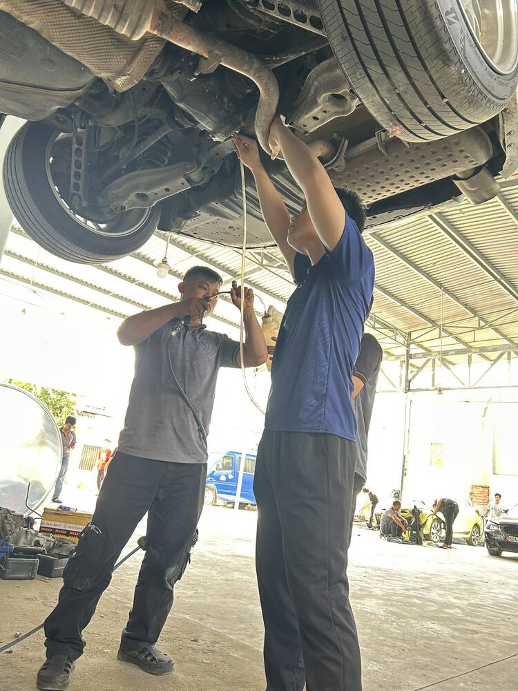 GARAGE TÍN PHÁT. 2/117 Đường Số 8,Bình Hưng Hòa,Bình Tân (Đối diện Aeon Tân Phú).