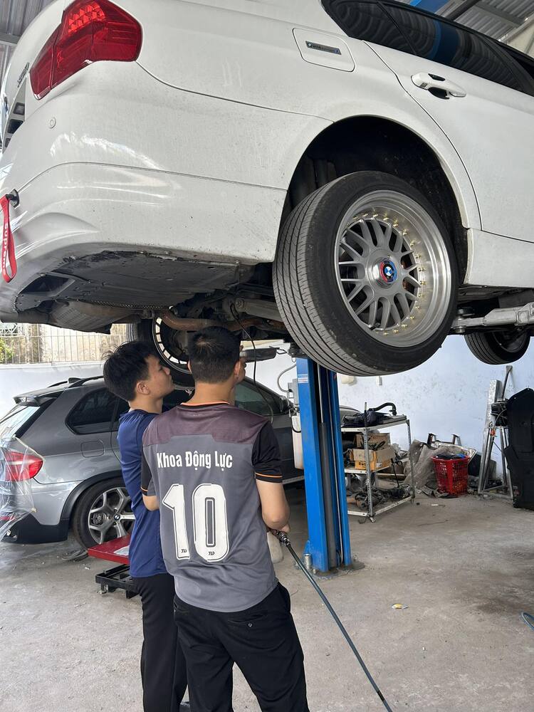 GARAGE TÍN PHÁT. 2/117 Đường Số 8,Bình Hưng Hòa,Bình Tân (Đối diện Aeon Tân Phú).