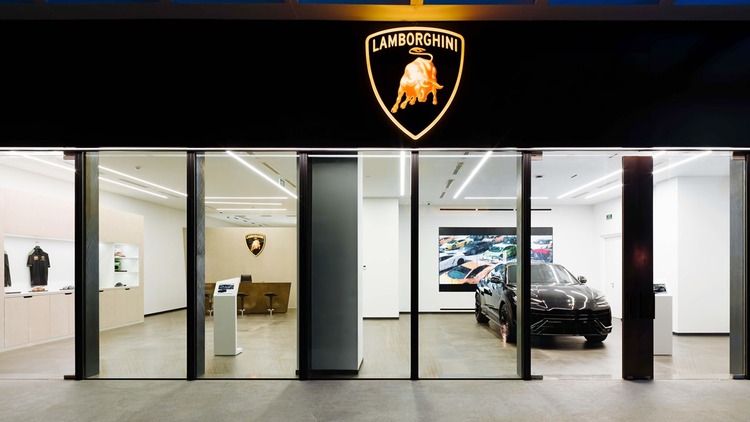 showroom Lamborghini HCMC Hilton 22.jpg