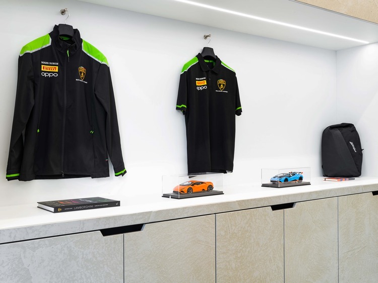 showroom Lamborghini HCMC Hilton 14.jpg showroom Lamborghini HCMC Hilton 14.jpg