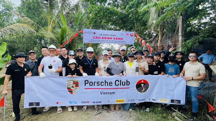 Porsche Club Vietnam 1.jpg