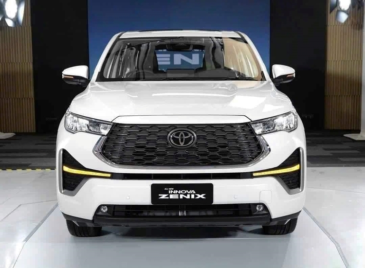 Đổi tên gọi tại VN, Toyota Innova Cross 2024 có giá bán dự kiến từ 900 triệu – 1,1 tỷ đồng