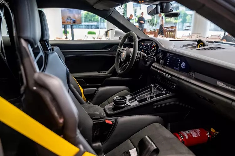 Một trong số 2.500 chiếc Porsche 911 Dakar trên thế giới bàn giao đến khách hàng Việt, giá hơn 16 tỷ đồng