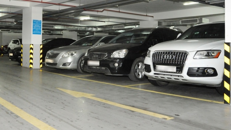 Chi hàng trăm triệu mua chỗ đậu xe ô tô ở chung cư Chi hàng trăm triệu mua chỗ đậu xe ô tô ở chung cư
