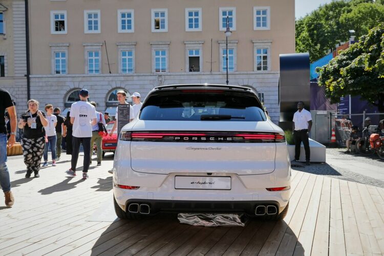 Xem thực tế Porsche Cayenne Turbo E-Hybrid 2024: Chiếc SUV mạnh nhất từ trước đến nay của Porsche