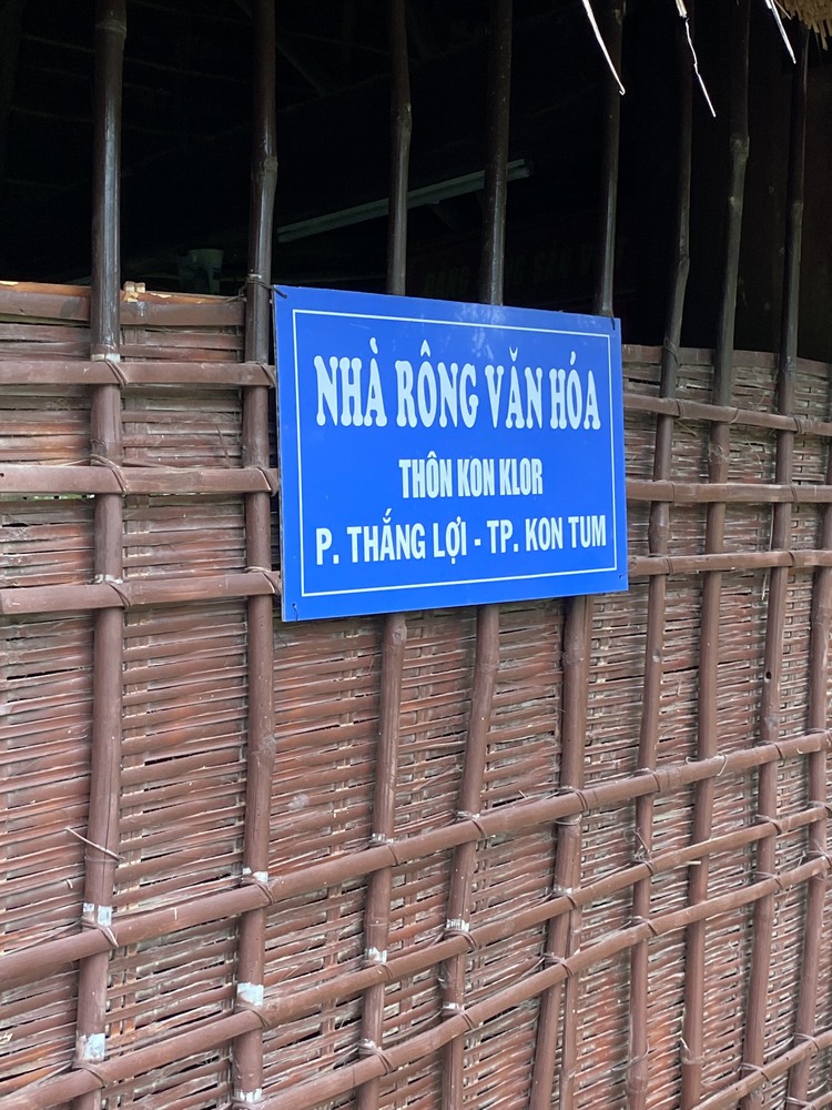 Đi ngang qua Tây Nguyên Đi ngang qua Tây Nguyên