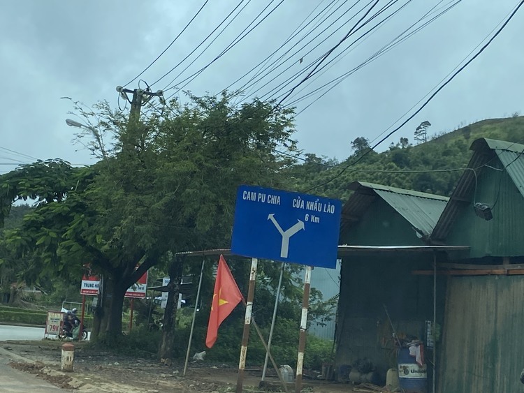 Đi ngang qua Tây Nguyên Đi ngang qua Tây Nguyên