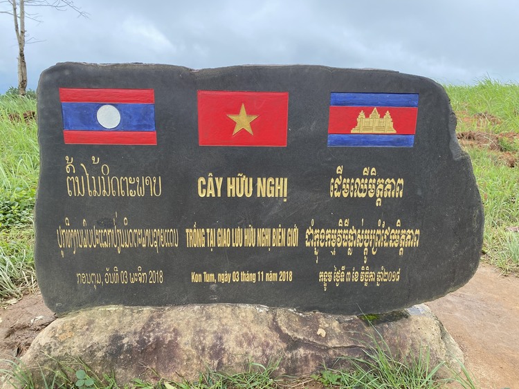 Đi ngang qua Tây Nguyên Đi ngang qua Tây Nguyên