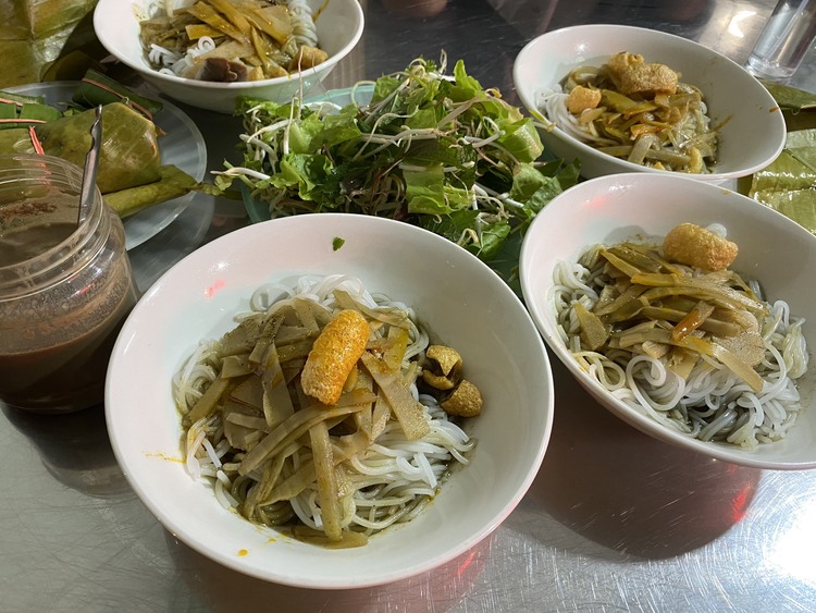 Đi ngang qua Tây Nguyên Đi ngang qua Tây Nguyên
