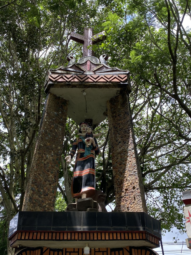 Đi ngang qua Tây Nguyên Đi ngang qua Tây Nguyên