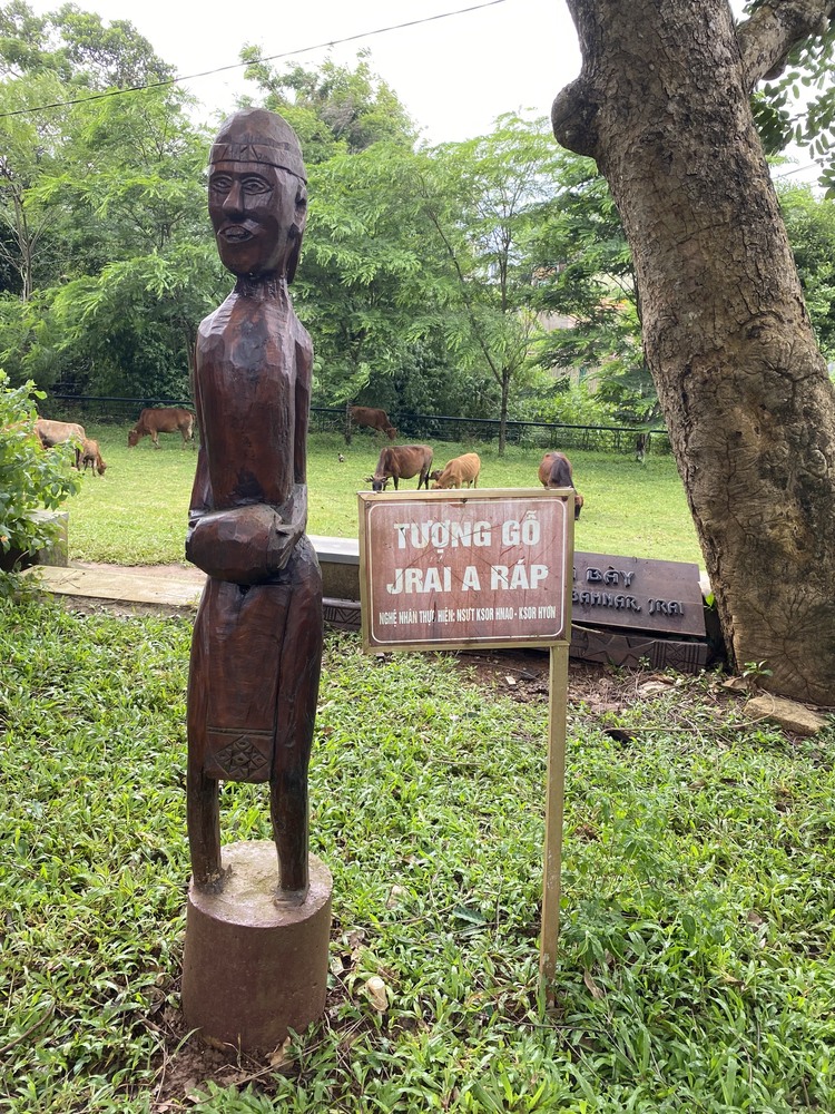 Đi ngang qua Tây Nguyên Đi ngang qua Tây Nguyên