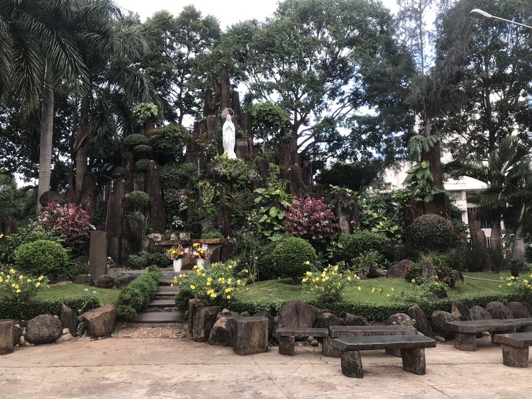 Đi ngang qua Tây Nguyên Đi ngang qua Tây Nguyên