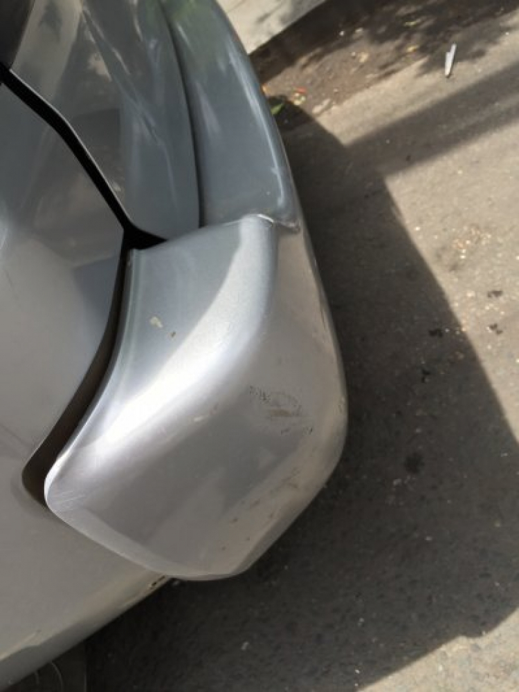 E vừa bị taxi hun đít