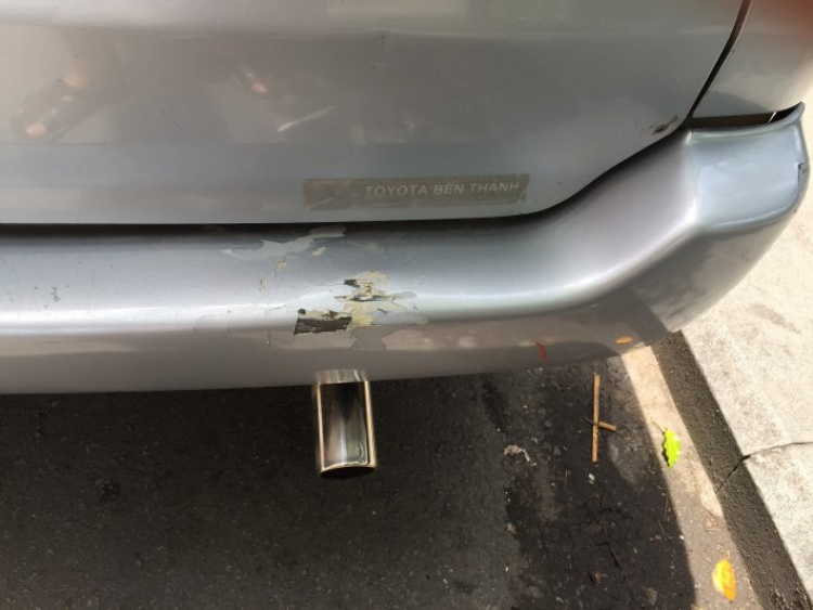 E vừa bị taxi hun đít