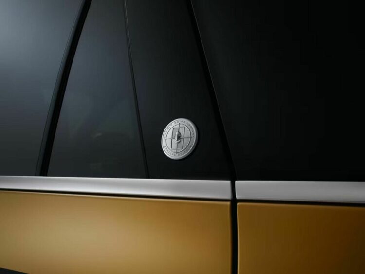 Lincoln Navigator Black Gold Edition bản trục cơ sở dài ra mắt tại Châu Á