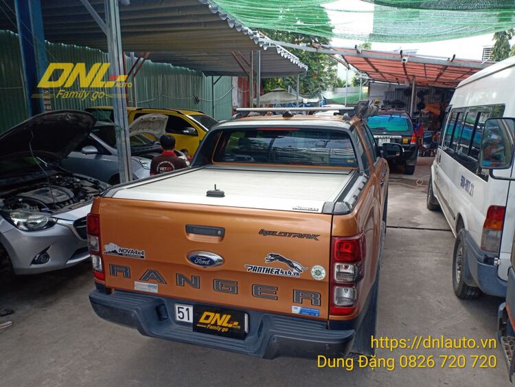 Thanh lý nắp thùng cuộn Ford Ranger cũ hiệu Aeroklas xuất xứ Thái Lan