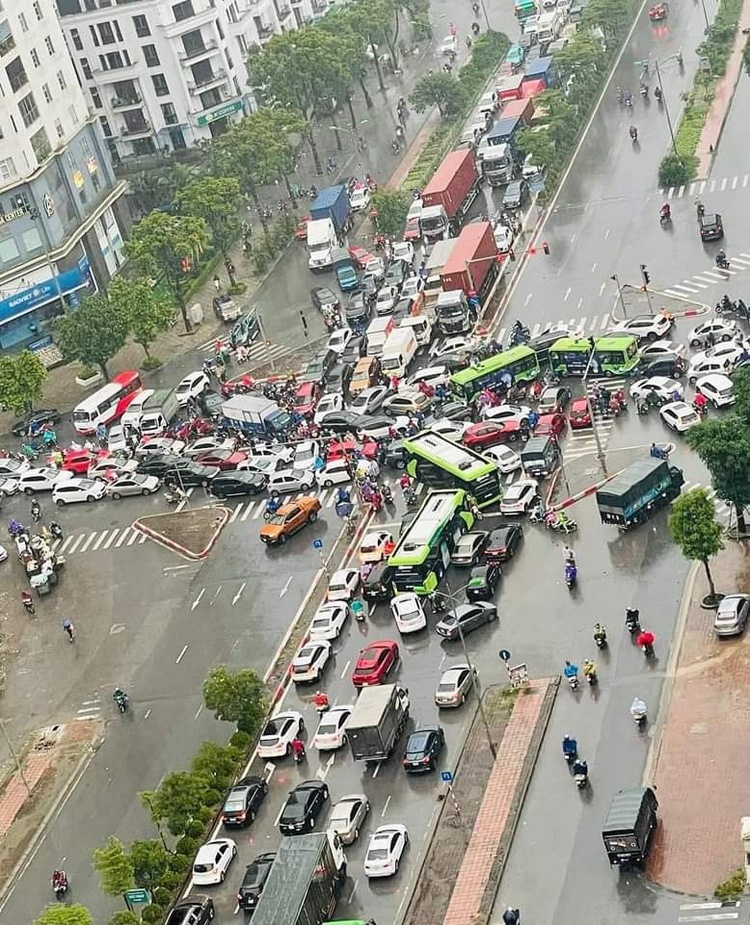 Các Oser phản ánh về vấn nạn bám làn trái, cản trở không cho xe khác vượt trên cao tốc