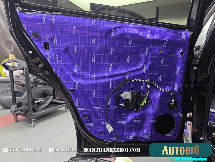 Volkswagen Tiguan Thi Công Cách Âm Thương Hiệu DrARTEX Dòng Cao Cấp Pallium & Armor Tại Autobis Volkswagen Tiguan Thi Công Cách Âm Thương Hiệu DrARTEX Dòng Cao Cấp Pallium & Armor Tại Autobis