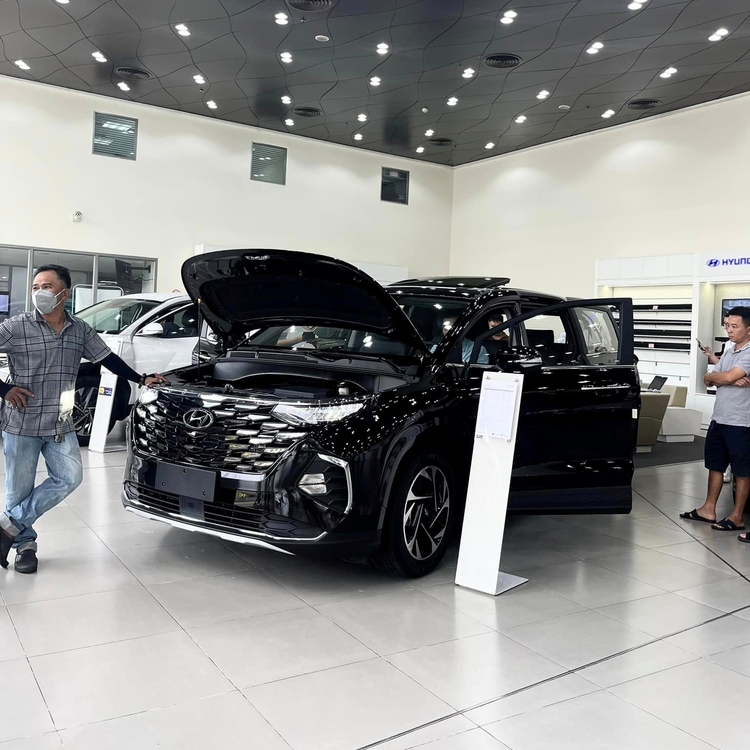 Oser ấn tượng với giá bán và động cơ của Hyundai Custin 2023