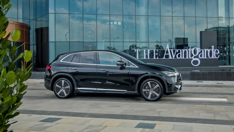 Soi chi tiết Mercedes EQE 500 4MATIC SUV vừa ra mắt: 4 tỷ đồng cho một SUV tương lai