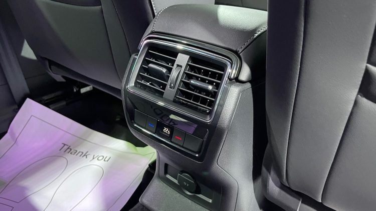 Thương hiệu Skoda chính thức ra mắt tại VN: 2 mẫu SUV Karoq và Kodiaq có giá từ 999 triệu và 1,18 tỷ đồng