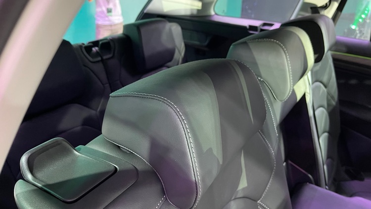 Thương hiệu Skoda chính thức ra mắt tại VN: 2 mẫu SUV Karoq và Kodiaq có giá từ 999 triệu và 1,18 tỷ đồng Thương hiệu Skoda chính thức ra mắt tại VN: 2 mẫu SUV Karoq và Kodiaq có giá từ 999 triệu và 1,18 tỷ đồng