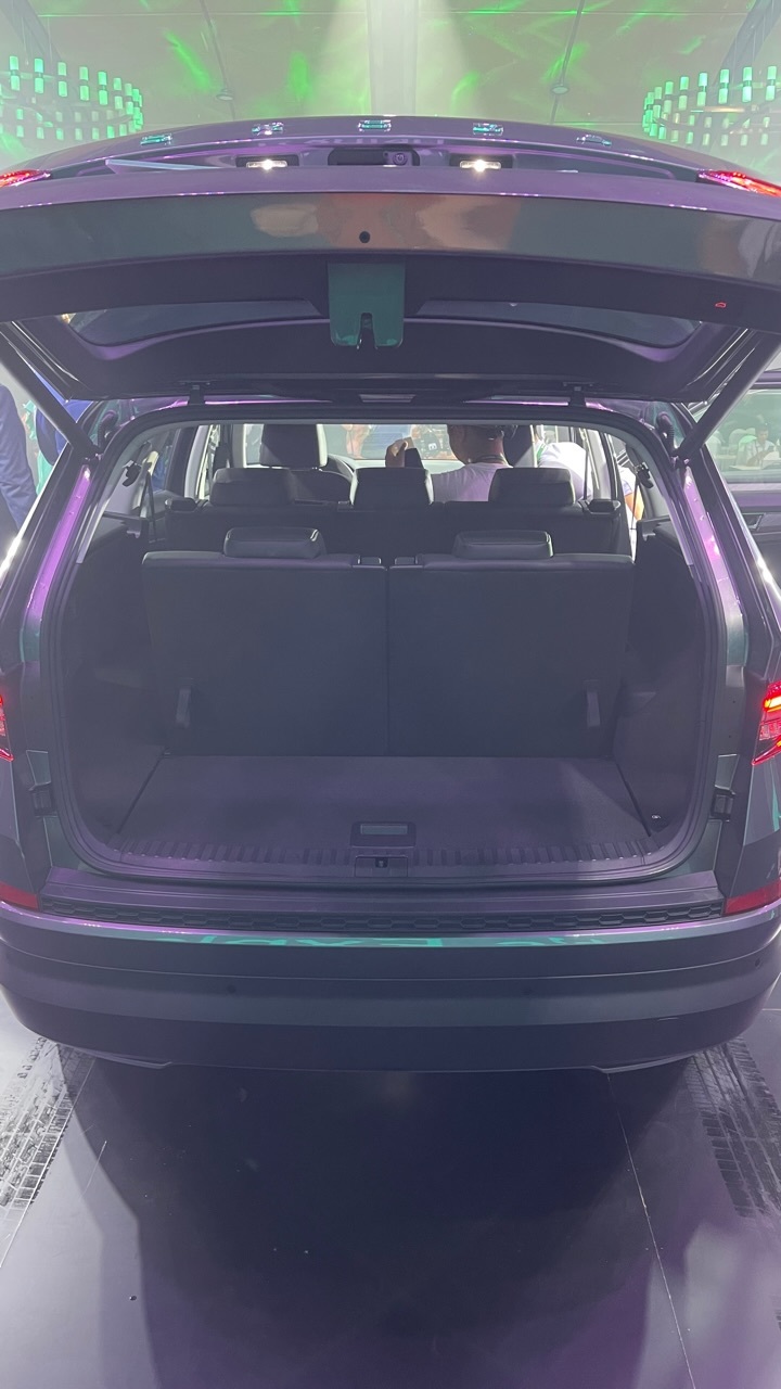 Thương hiệu Skoda chính thức ra mắt tại VN: 2 mẫu SUV Karoq và Kodiaq có giá từ 999 triệu và 1,18 tỷ đồng Thương hiệu Skoda chính thức ra mắt tại VN: 2 mẫu SUV Karoq và Kodiaq có giá từ 999 triệu và 1,18 tỷ đồng