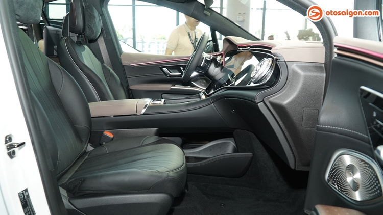 Mercedes EQS 500 4MATIC có giá 4,999 tỷ đồng: SUV chạy điện đắt nhất của Mercedes có gì hấp dẫn?