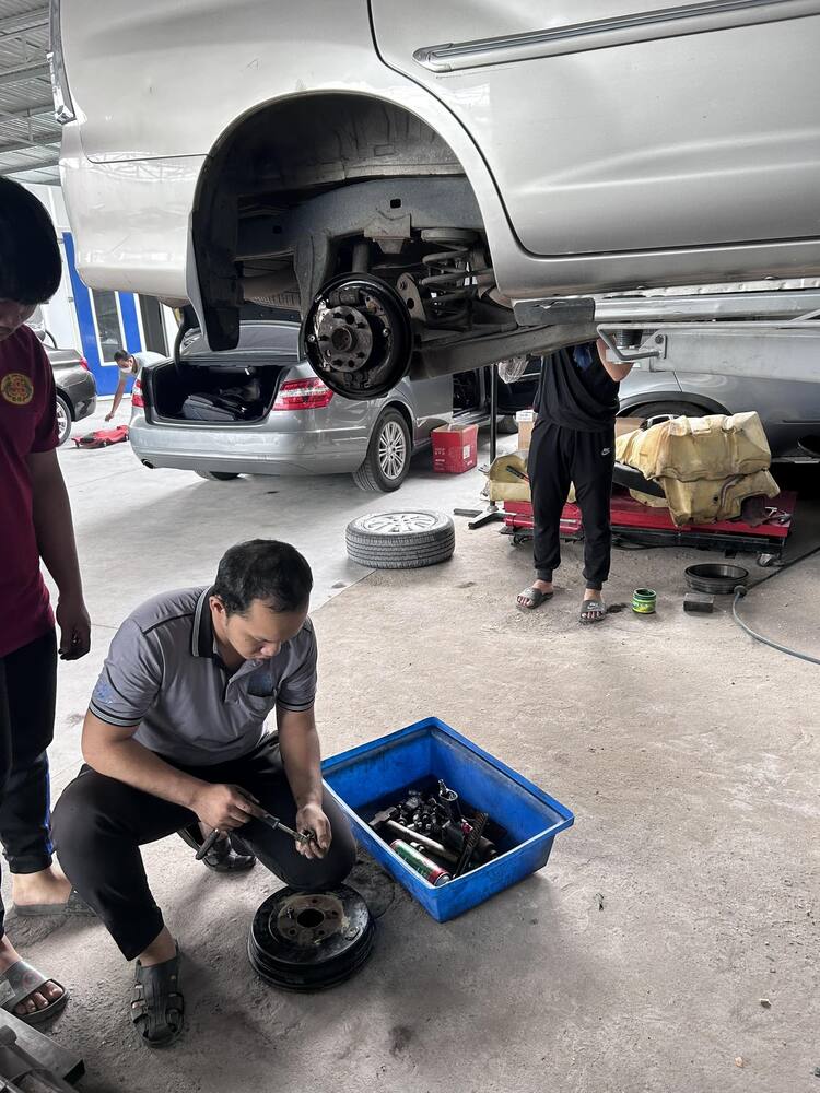 GARAGE TÍN PHÁT. 2/117 Đường Số 8,Bình Hưng Hòa,Bình Tân (Đối diện Aeon Tân Phú).