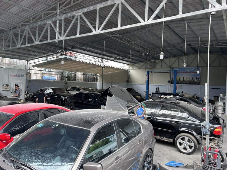 GARAGE TÍN PHÁT. 2/117 Đường Số 8,Bình Hưng Hòa,Bình Tân (Đối diện Aeon Tân Phú).