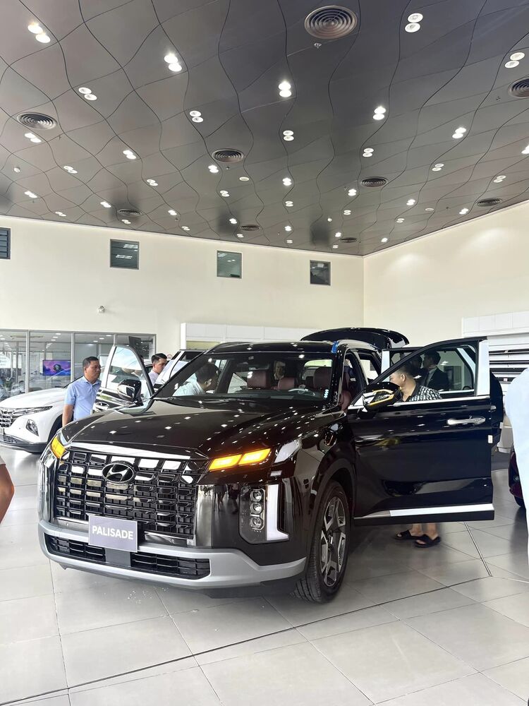 Hyundai Palisade 2023 bắt đầu về đại lý, hứa hẹn thu hút đông khách xem xe Hyundai Palisade 2023 bắt đầu về đại lý, hứa hẹn thu hút đông khách xem xe