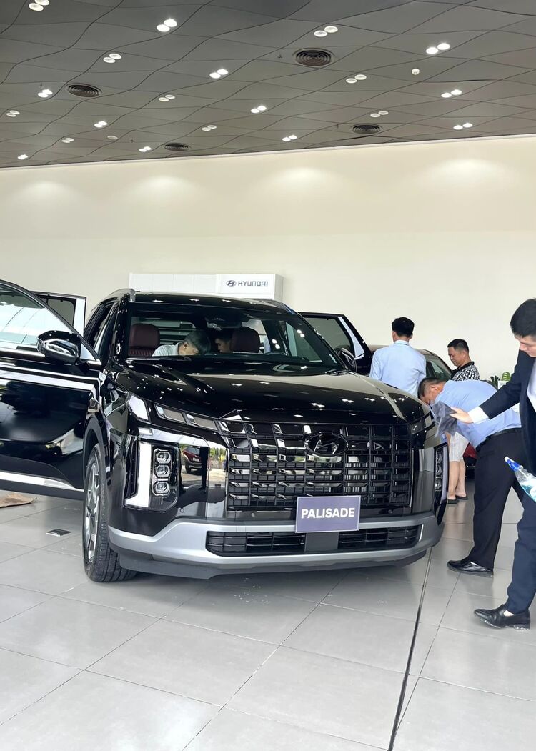 Hyundai Palisade 2023 bắt đầu về đại lý, hứa hẹn thu hút đông khách xem xe Hyundai Palisade 2023 bắt đầu về đại lý, hứa hẹn thu hút đông khách xem xe