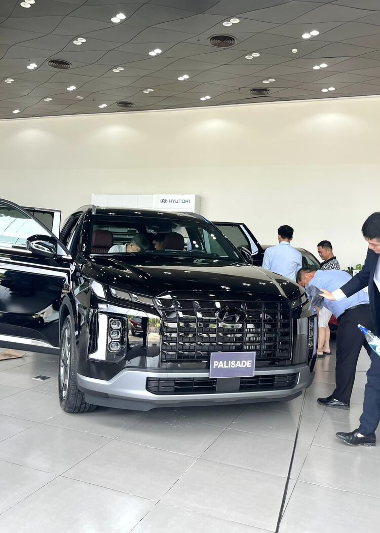 Hyundai Palisade 2023 bắt đầu về đại lý, hứa hẹn thu hút đông khách xem xe