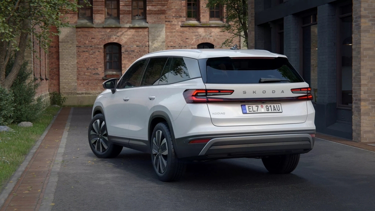 Skoda Kodiaq 2024 ra mắt, thêm động cơ Plug-in Hybrid, dài và rộng hơn bản tại Việt Nam