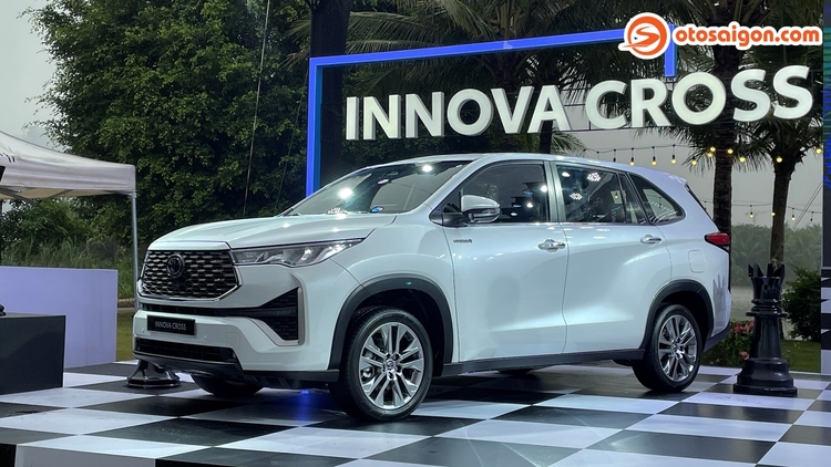 Toyota Innova Cross 2024 chốt giá từ 810-990 triệu đồng tại Việt Nam