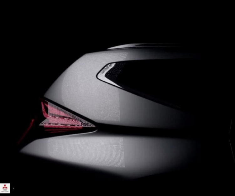 Mitsubishi Pajero Sport 2016 sẽ ra mắt vào ngày 1/8
