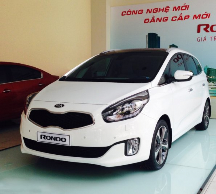 Khuyến mãi 19 triệu đồng khi mua xe Kia Rondo