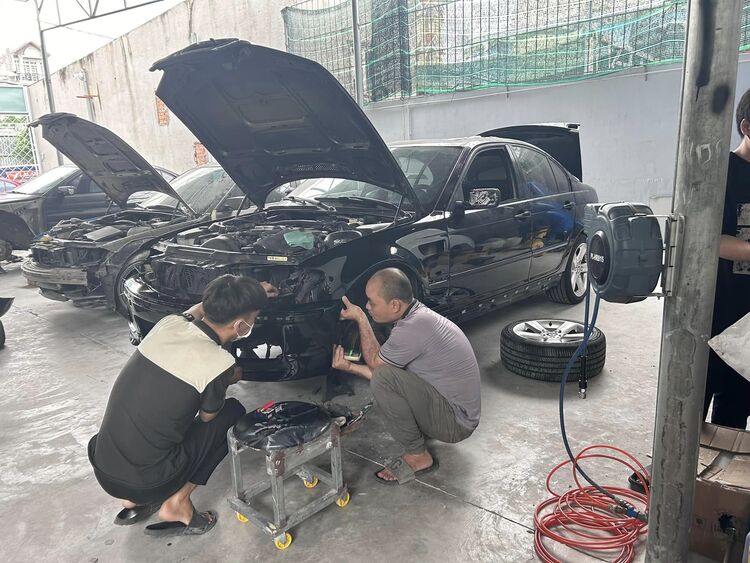 GARAGE TÍN PHÁT. 2/117 Đường Số 8,Bình Hưng Hòa,Bình Tân (Đối diện Aeon Tân Phú).