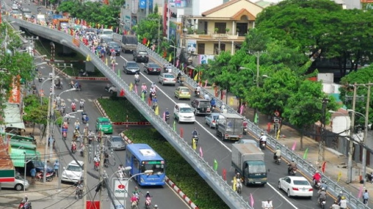 TP. HCM chuẩn bị cấm xe máy lên cầu vượt Cộng Hoà - Hoàng Hoa Thám