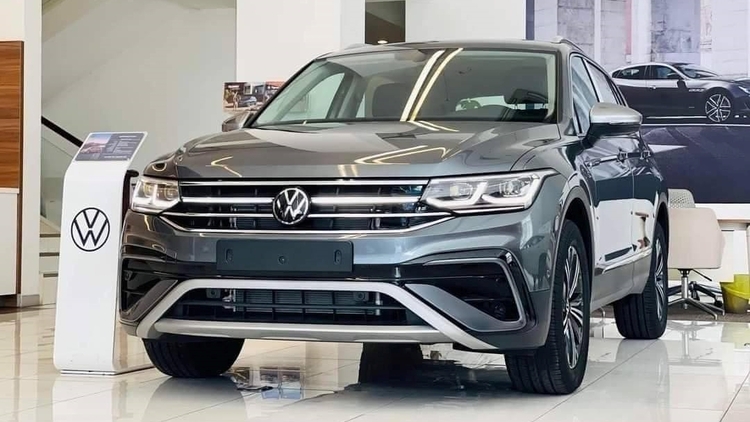 Giảm 500 triệu đồng, giá Volkswagen Tiguan đã bớt “sang” nhưng vẫn khó cạnh tranh