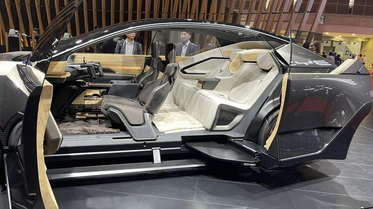 Xem thực tế Concept Lexus LF-ZL, hé lộ tương lai dẫn đầu mảng xe sang chạy điện