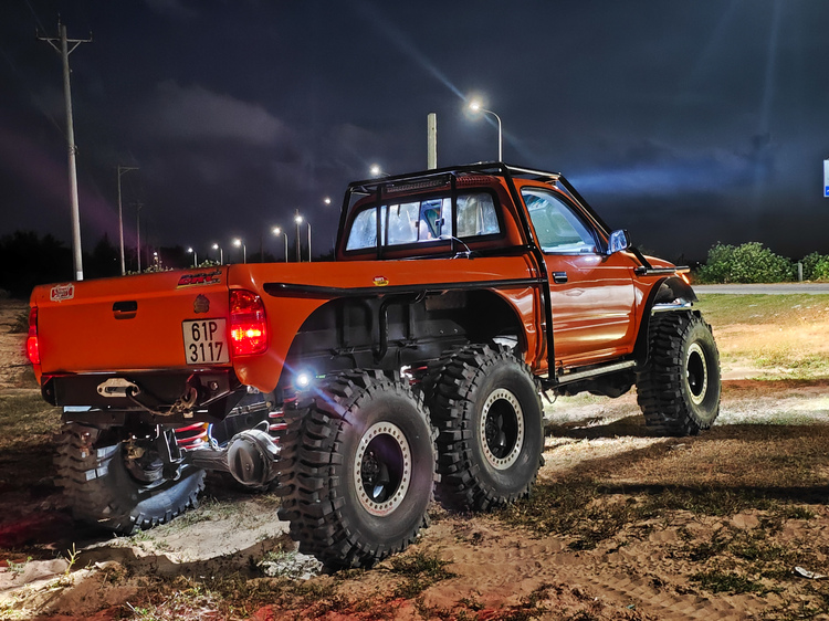 Hình ảnh Tacoma 6x6 độ offroad